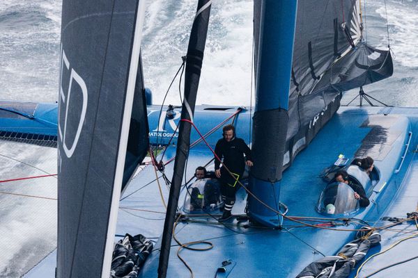 François Gabart a décidé de faire demi-tour dans sa seconde tentative de record du Trophée Jules Verne ces dernières semaines.