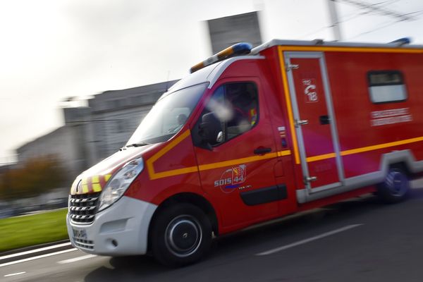 Le conducteur d'une fourgonnette est décédé dans une sortie de route à Saint-Jean-en-Val (63). 