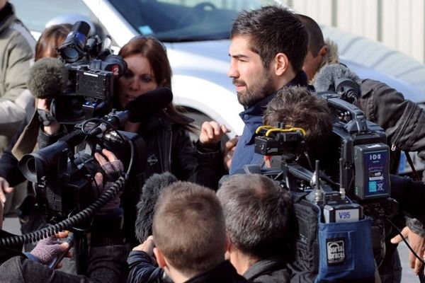 Montpellier : les journalistes accompagnent Nikola Karabatic avant son entretien - 30 octobre 2012.