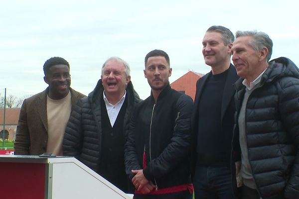 Rio Mavuba, ex-capitaine du LOSC, Jean-Michel Vandamme, Eden Hazard,  Olivier Létang, président du LOSC et Claude Puel ex-entraîneur du LOSC.