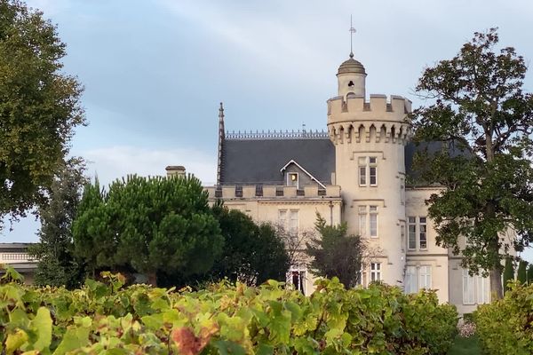 Le fameux  Château Pape Clément de Pessac se situe à l'intérieur de la rocade de Bordeaux.