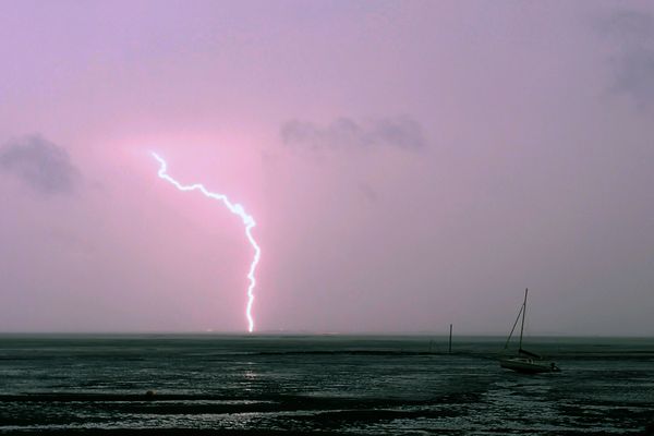 Photo d'illustration : un éclair sur le Bassin d'Arcachon (mai 2017)