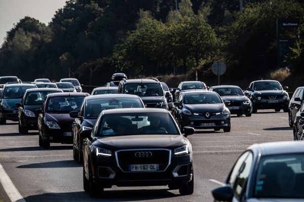 L'A10 risque particulièrement d'être embouteillée ce vendredi.