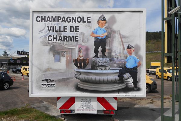 Depuis 2021, Max Marandet défraie régulièrement la chronique avec ses affiches provocatrices.