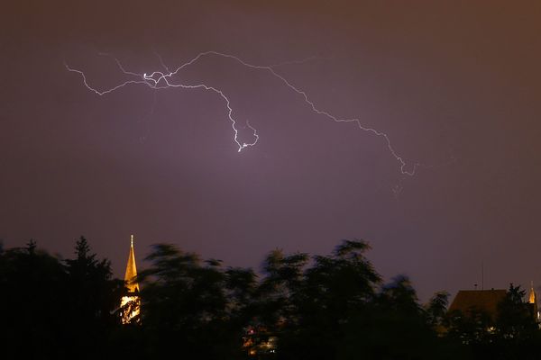 Eclair capté dans le ciel strasbourgeois en juin 2018