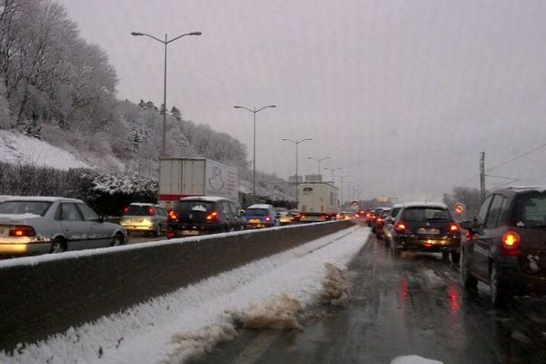 De gros embouteillages sur le contournement pour sortir de Besançon