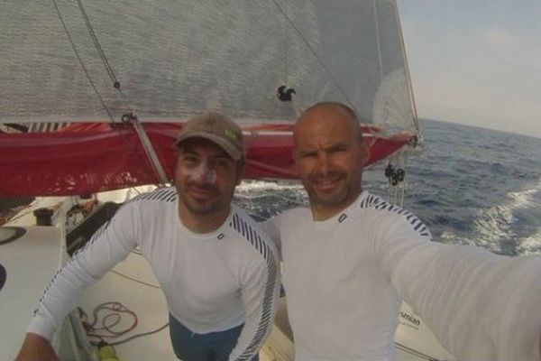 Erwan Leroux et Giancarlo Pedote en mode selfie sur leur trimaran FenetréA - Prysmian