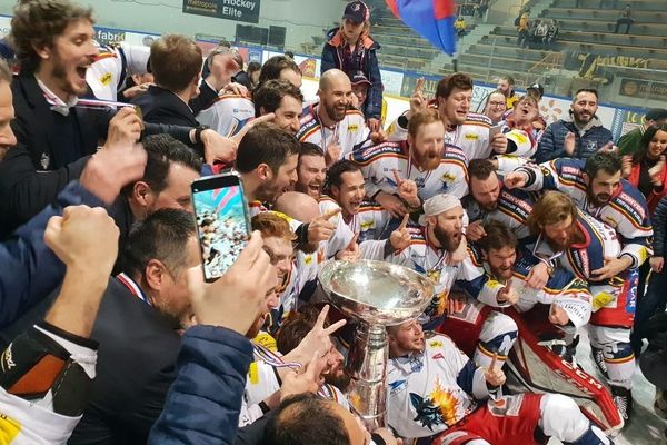 Dix ans après leur dernière victoire, les Brûleurs de Loups sont à nouveau champions de France !