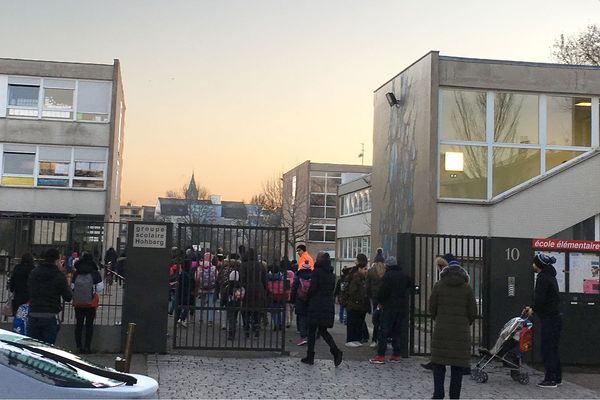 Le groupe scolaire du Hohberg à l'heure de l'entrée en classes.