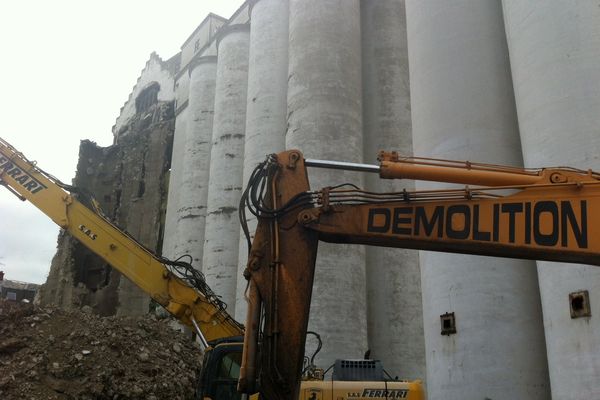 La démolition des silos de Soissons a commencé