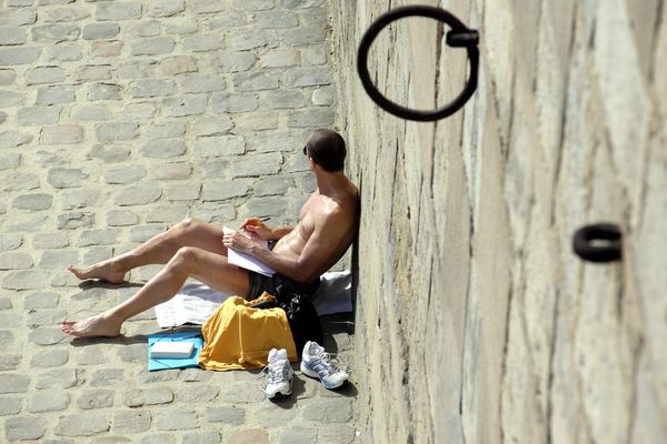 Pas question de sortir avec un soleil au zénith entre 12h00 et 16h00.