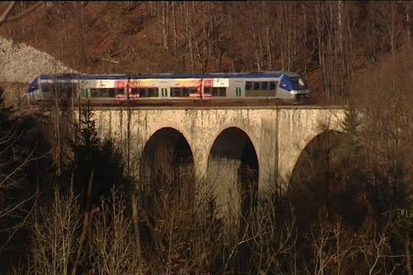 La ligne des Hirondelles, une des plus belles lignes ferroviaires de France.