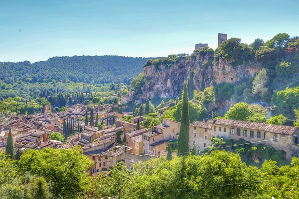 Le village de Cotignac vient de recevoir le label du "plus beau village de France".