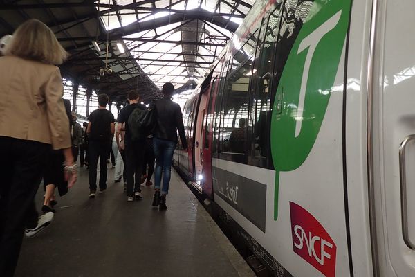 Au départ de la gare Saint-Lazare, la ligne J transporte chaque jour plusieurs milliers de Franciliens.