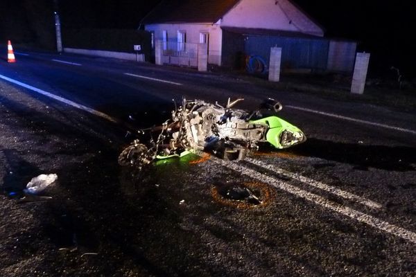 Accident mortel à Maresché dans la Sarthe, le motard âgé de 29 ans n'a pas pu éviter la manœuvre de tourne à gauche d'une voiture