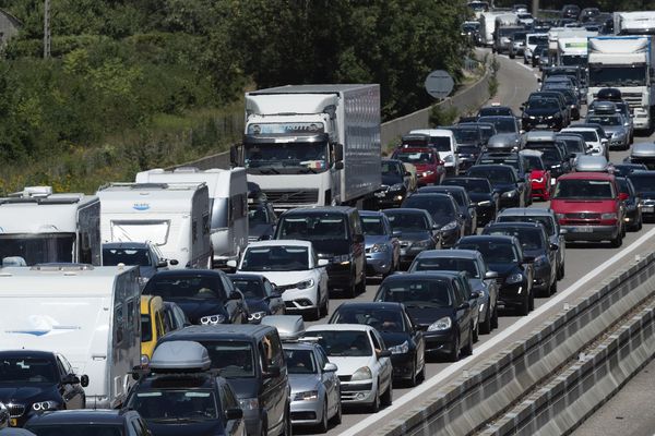 Bison Futé voit rouge ce samedi 12 août 2017 sur les axes routiers français