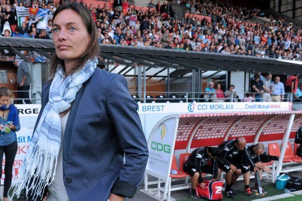 Corinne Diacre, le 4 août 2014, lors de la rencontre de Ligue 2 entre Brest et le Clermont Foot (1ère journée du championnat 2014/2015).