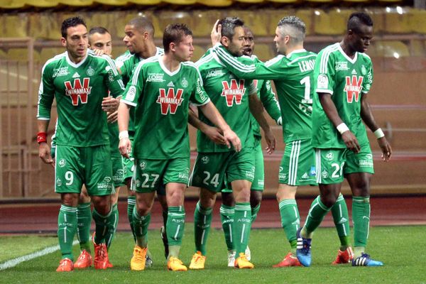 Les Verts , soudés, lors de leur dernier matche contre Monaco 