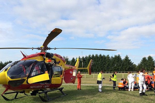 Le 5 octobre à Chevagnes (03), l'hélicoptère de la Sécurité Civile est intervenu pour transporter une victime gravement blessée au CHU de Clermont-Ferrand.