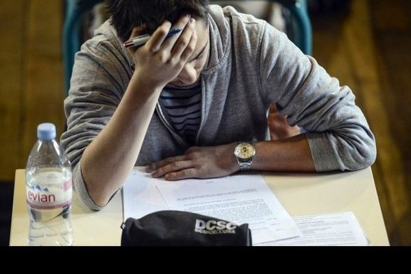 Un candidat lors d'une épreuve du Bac 2014