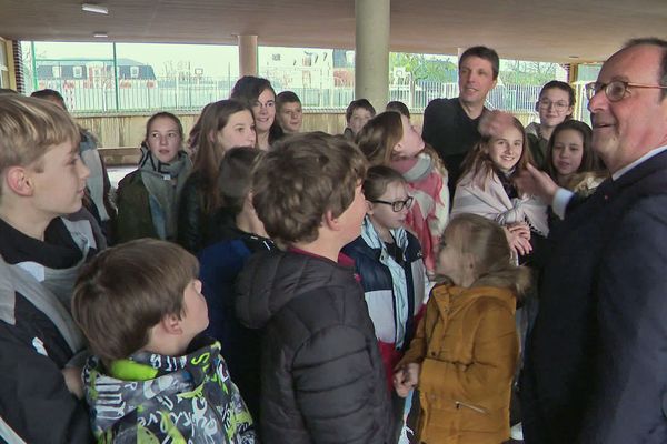 Lundi 9 mars 2020 - Beuzeville (Eure) François Hollande en visite au collège Jacques-Brel