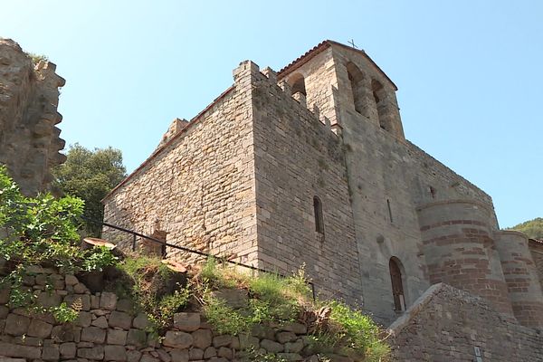 La chapelle Sainte-Philomène à Puget-Ville, toute de pierres vêtue, est presque millénaire.