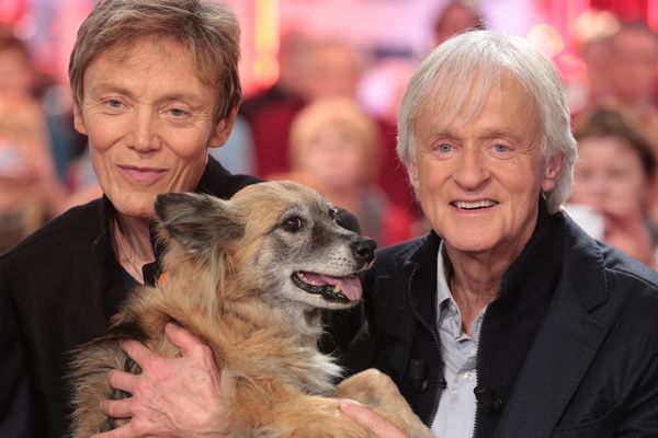 Patrick Loiseau et Dave, accompagnés de leur chienne Chance, à qui ils consacrent un livre : "Ma chienne de vie".