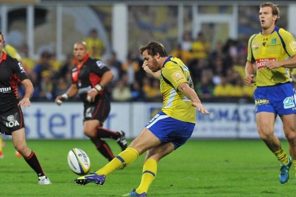 Camille Lopez lors du match de l'ASM Clermont Auvergne contre Lyon LOU au stade Marcel Michelin, le 20 Septembre 2014.