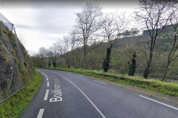 Boulevar de la Mer à Saint-Brieuc où a eu un lieu un accident où un poids lourd est tombé dans la Vallée du Gouëdic