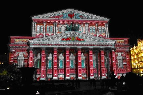 Théâtre du Bolchoï illuminé pour pour le Moscou Circ of Light 2013