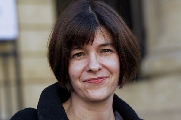 La romancière d'origine clermontoise Emmanuelle Pireyre a reçu le prix Médicis 2012 pour son livre "Féérie générale" (Editions de l'Olivier). Il s'agit de son quatrième roman.