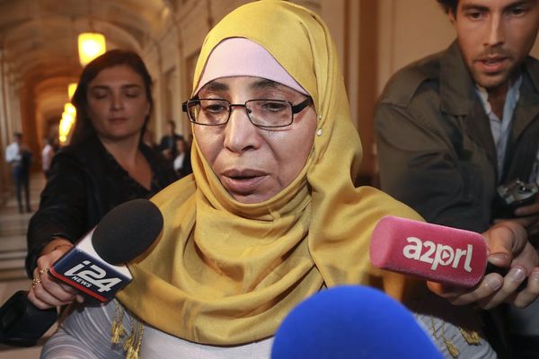 Zoulikha Aziri à son arrivée au palais de justice de Paris