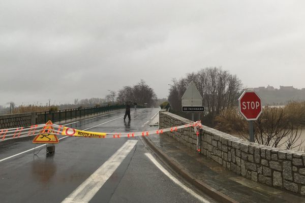 09/02/2017 - RT 10 le pont d'Aleria (Haute-Corse) fermée à la circulation en raison des intempéries