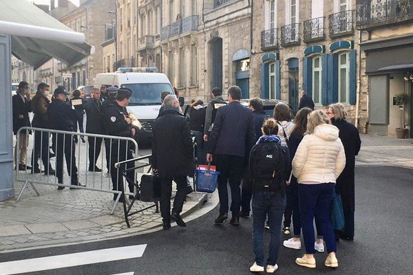 Le reconstitution du meurtre de Laura Tavares à Alençon, le 26 avril 2022.