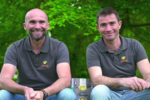 Manu et David Bourdelet ont créé en 2019 une entreprise de production de chips locales. 