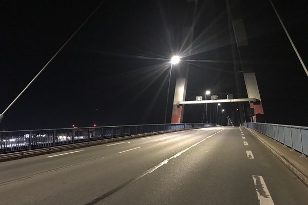 Le pont de Saint-Nazaire fermé la nuit pour des relevés d'altimétrie en septembre 2021