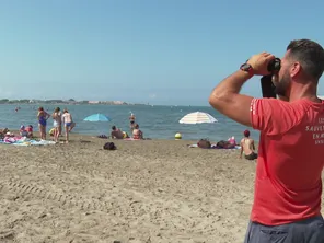 La saison estivale n'est pas terminée. La prévention des noyades reste de mise d'autant plus que les fortes chaleurs attirent la foule des baigneurs. Les sauveteurs en mer de la SNSM affectés sur les plages du Grau du Roi veillent au grain.