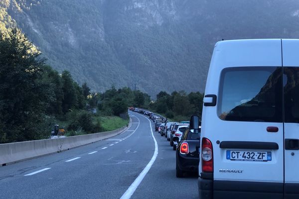 Un motard de 27 ans est mort dans un accident de la route ce dimanche en Isère.