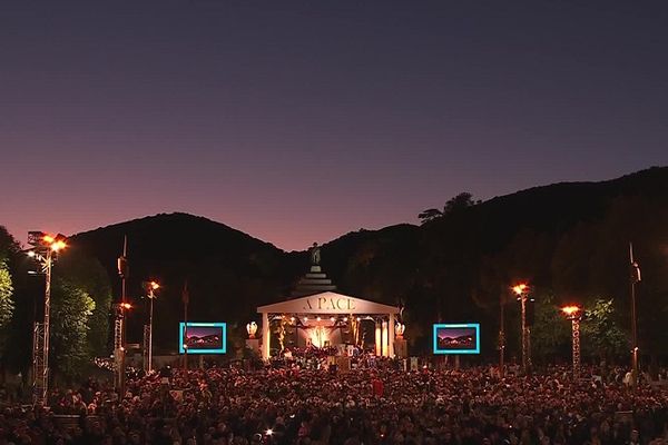 Dimanche 15 décembre, le pape s'est rendu à Ajaccio où il a notamment célébré une messe en plein air devant 10 000 personnes.