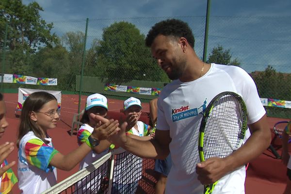 Jo-Wilfried Tsonga de retour dans son club des Trois vallées à Coulaines près du Mans, le 3 septembre 2023