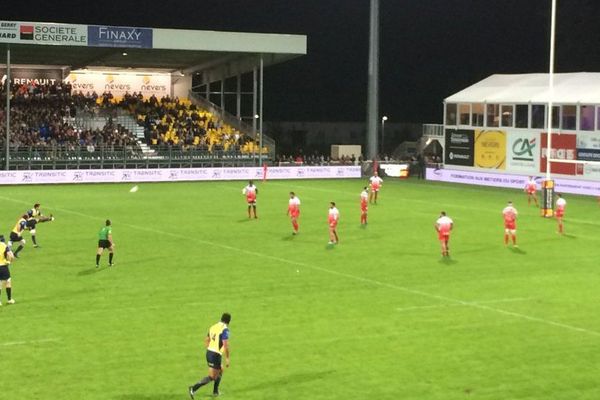 L'Uson Nevers Rugby a battu le leader Grenoble, lors de la 8e journée du championnat de Pro D2 vendredi 13 octobre 2017. 