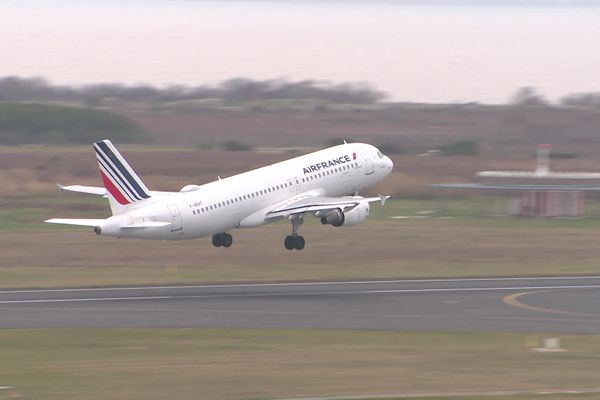 Aller chercher la fraîcheur à Paris en ces temps de canicule : cet argument de communication de l'aéroport de Montpellier passe très mal auprès des écologistes.