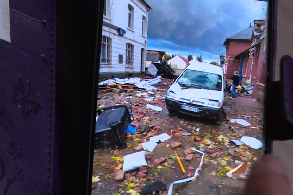 Résidents d'une rue particulièrement touchée par la tornade le dimanche 23 octobre, les Boubert ont découvert l'étendue des dégâts à leur retour de vacances.