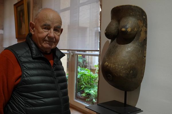 Michel Meynet, collectionneur. Avec sa femme Denise, ils ont donné plus de 700 objets d'art africains au Musée des Confluences de Lyon.