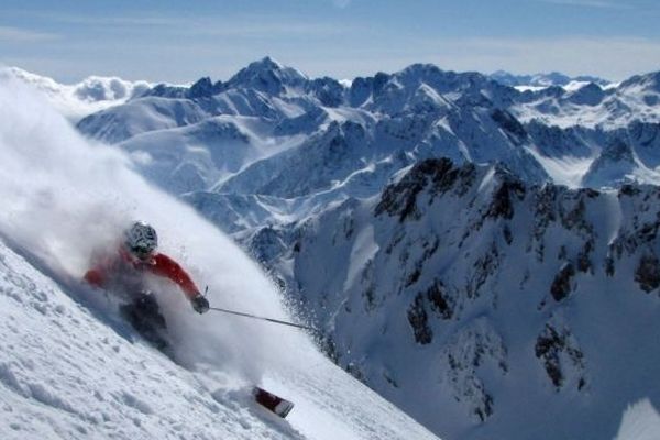 1700 mètres de dénivelé et 10 km de descente entre le Pic du Midi et Artigues-Campan