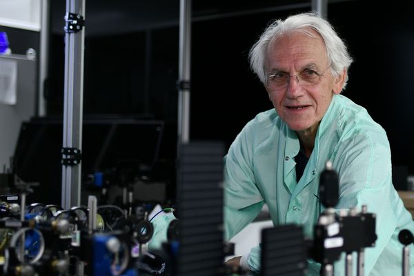 Gérard Mourou dans son laboratoire de l'école Polytechnique, à Palaiseau. Le prix Nobel de physique 2018 est aussi diplômé de l'université de Grenoble. 