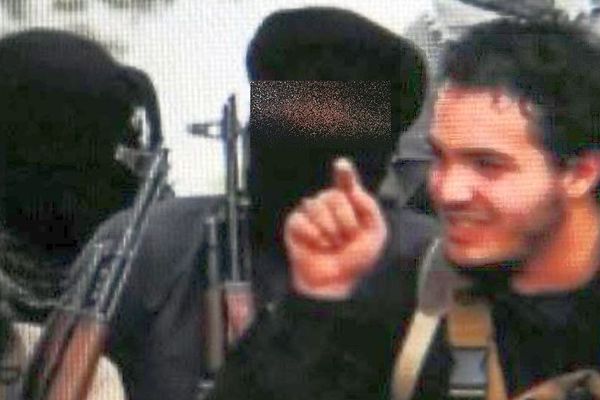 Othman Garrido, né à Montpellier en janvier 1994, jihadiste et accusé de terrorisme et d'assassinats, sur un vidéo du groupe Etat islamique datant de 2014.