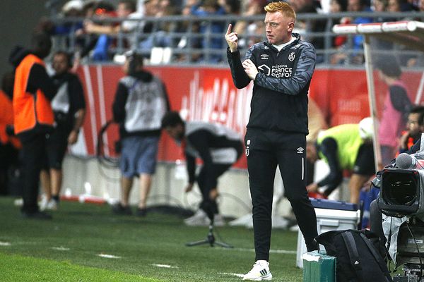 Will Still, l'entraîneur du Stade de Reims, a affirmé sa volonté de rester en poste jusqu'à la fin de saison malgré des rumeurs de départ en Angleterre, son pays natal.