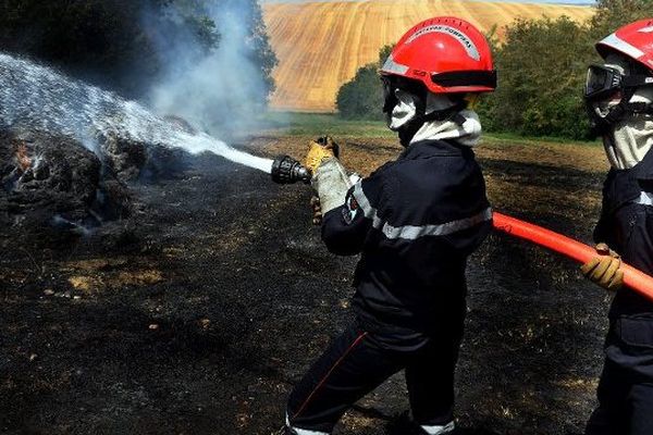 Les pompiers en intervention à Saint-Sulpice, dans le Tarn, le 16 juillet dernier. 