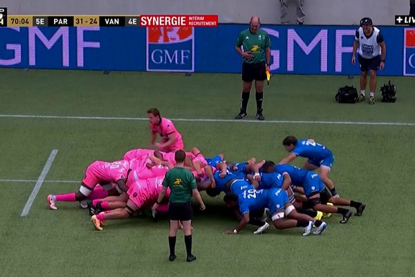 Les roses du stade français ont battu de justesse les bleus du RC Vannes en Top14